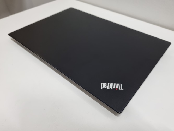 thinkpad_T480s_sormi_taustavalnap_i7_3